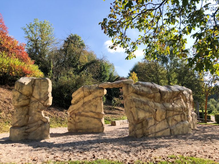 Spielplatz Kernen-Stetten Boulderfelsen