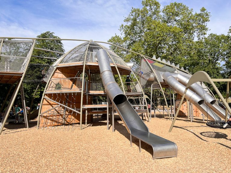 Einer der schönsten Spielplätze in Stuttgart: Der Dino Spielplatz Stuttgart