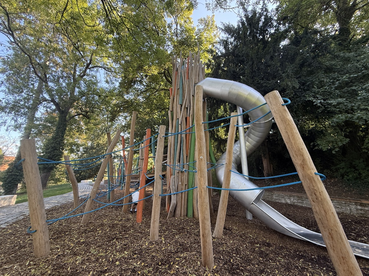 Spielplatz mit Kugelbahn am Palmschen Schloss // Stuttgart-Mühlhausen