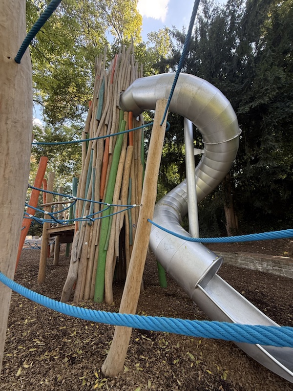 Einer der schönsten Spielplätze in Stuttgart: der Spielplatz am Palmschen Schloss